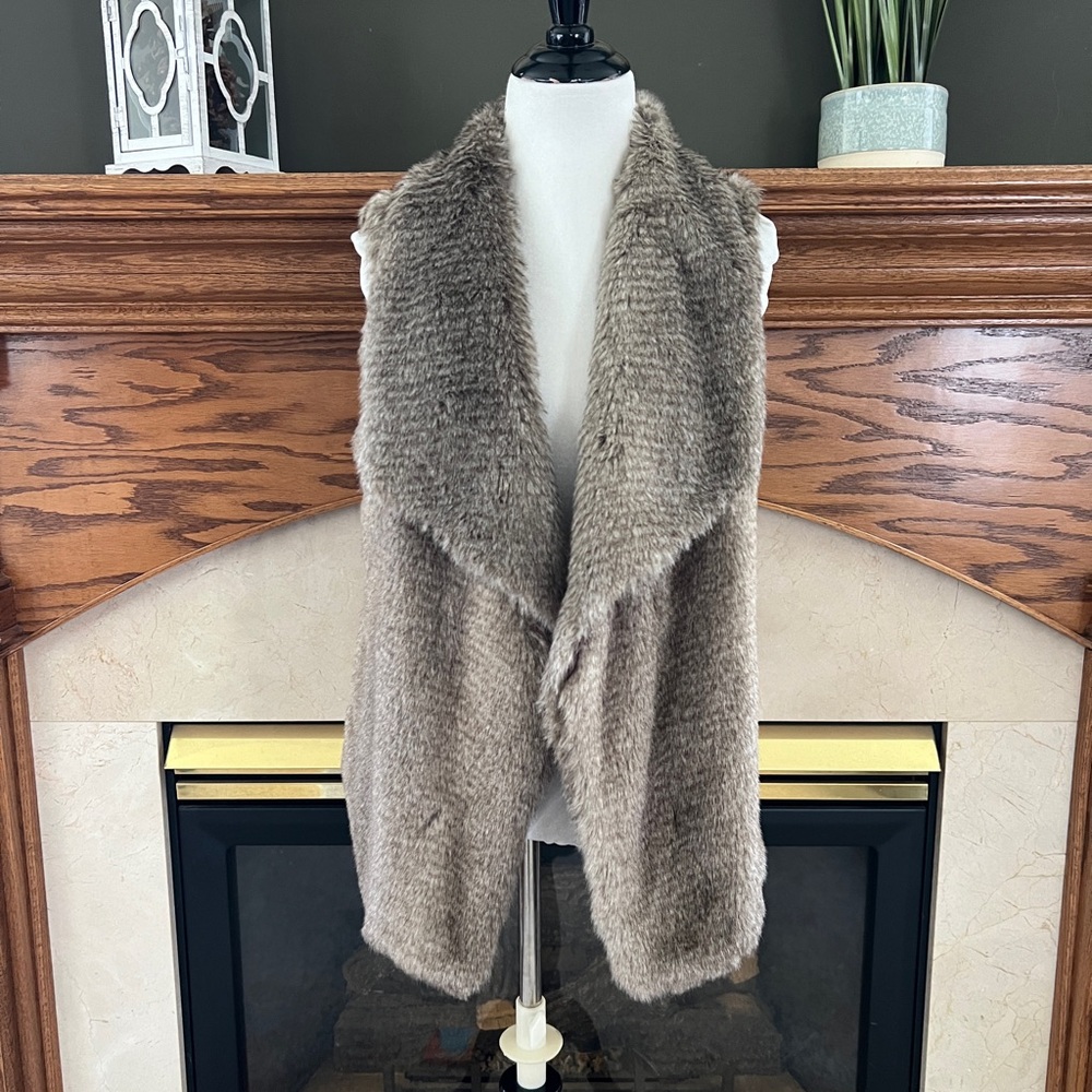 Maurices‎ Women's Faux Fur Open Front Sweater Vest Size Medium NWOT